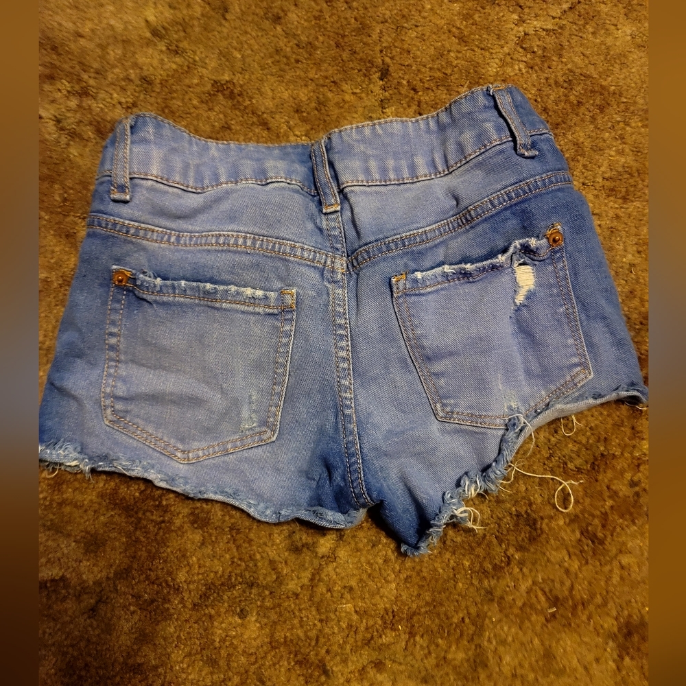 Shorts - Picture 3 of 3